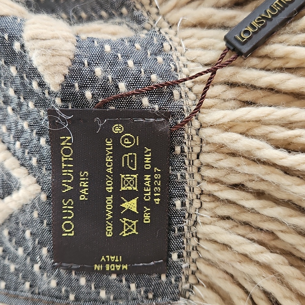 GORGEOUS LOUIS VUITTON LONG MONOGRAM WOOL BLEND SCARF - Picture 14 of 16